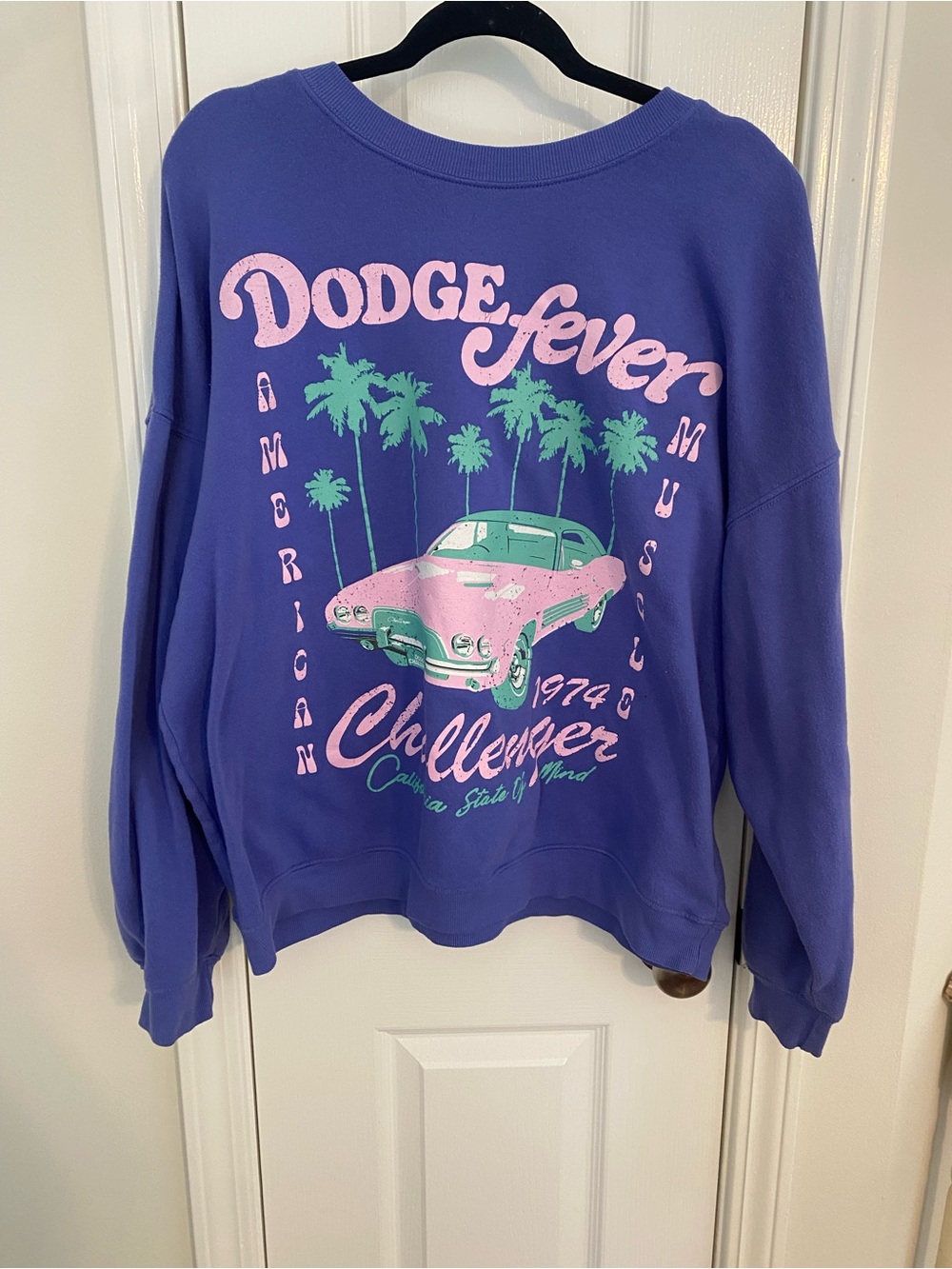 Vintage-Inspired Purple Crewneck Sweatshirt with Pink Graphic
